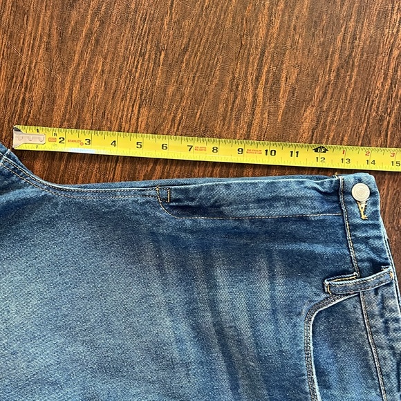 BlankNYC The Cooper NWT Straight leg jeans with side leg slit. - Picture 10 of 10